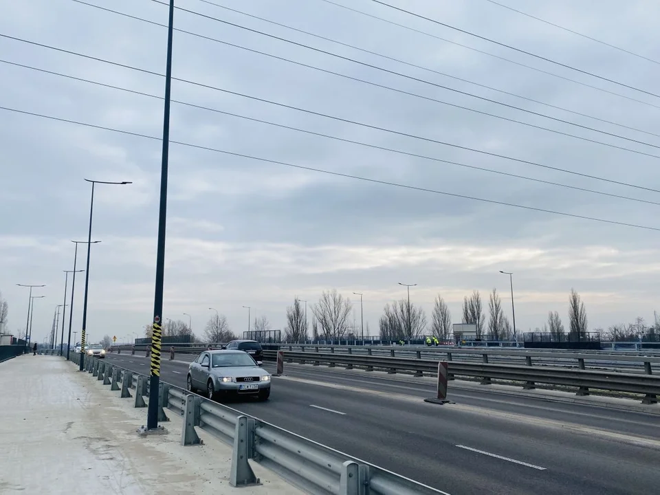 Kończy się remont wiaduktu na Dąbrowskiego. Komunikacja z osiedlem będzie łatwiejsza? [zdjęcia] - Zdjęcie główne