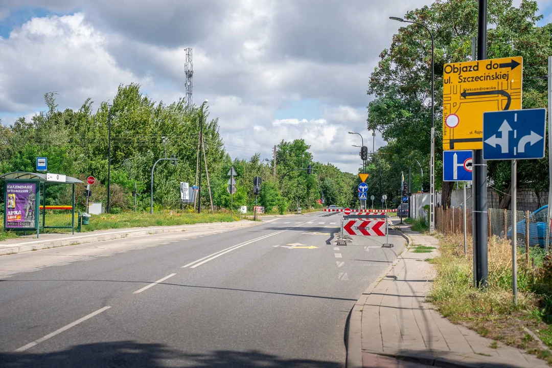 Ważna ulica na Teofilowie już w remoncie. Sprawdź najnowsze zmiany w organizacji ruchu i objazdy [ZDJĘCIA] - Zdjęcie główne