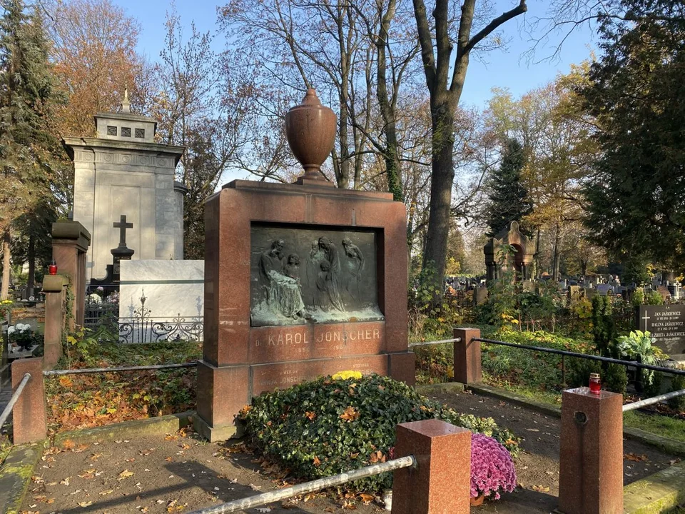 Stary Cmentarz przy ul. Ogrodowej w Łodzi 1 listopada