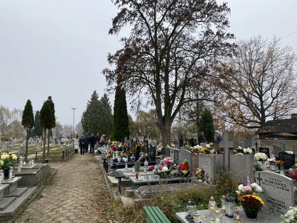 Cmentarz na Zarzewie 1 listopada