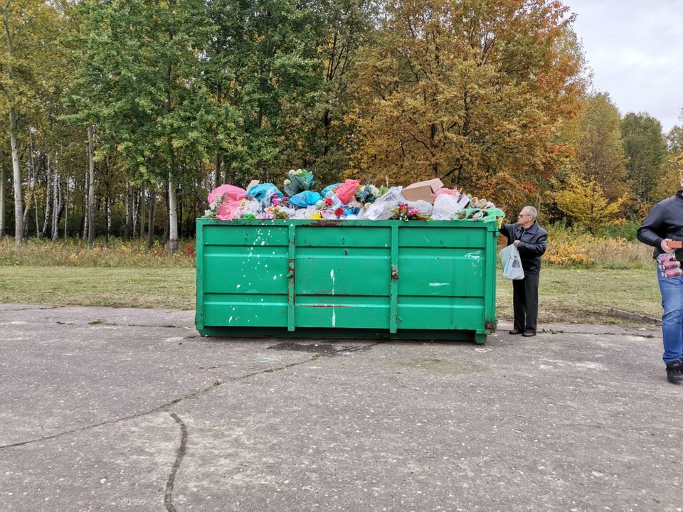 Dzień Wszystkich Świętych na cmentarzu komunalnym w Zgierzu