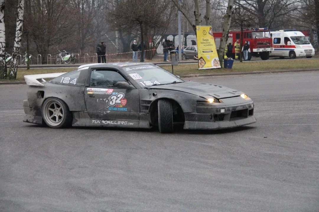 Emocje, adrenalina i drift. Gdzie kierowcy kontrolowanego poślizgu ze Zgierza ćwiczą na co dzień? - Zdjęcie główne