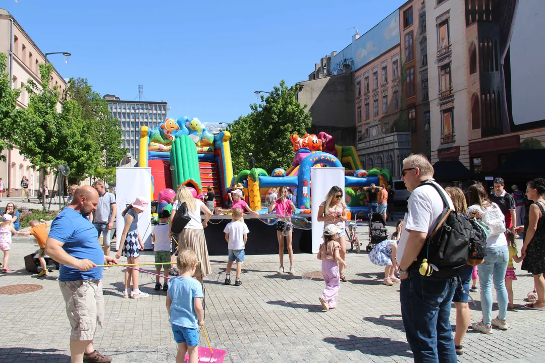 Piknik Europejski w pasażiu Schillera w Łodzi