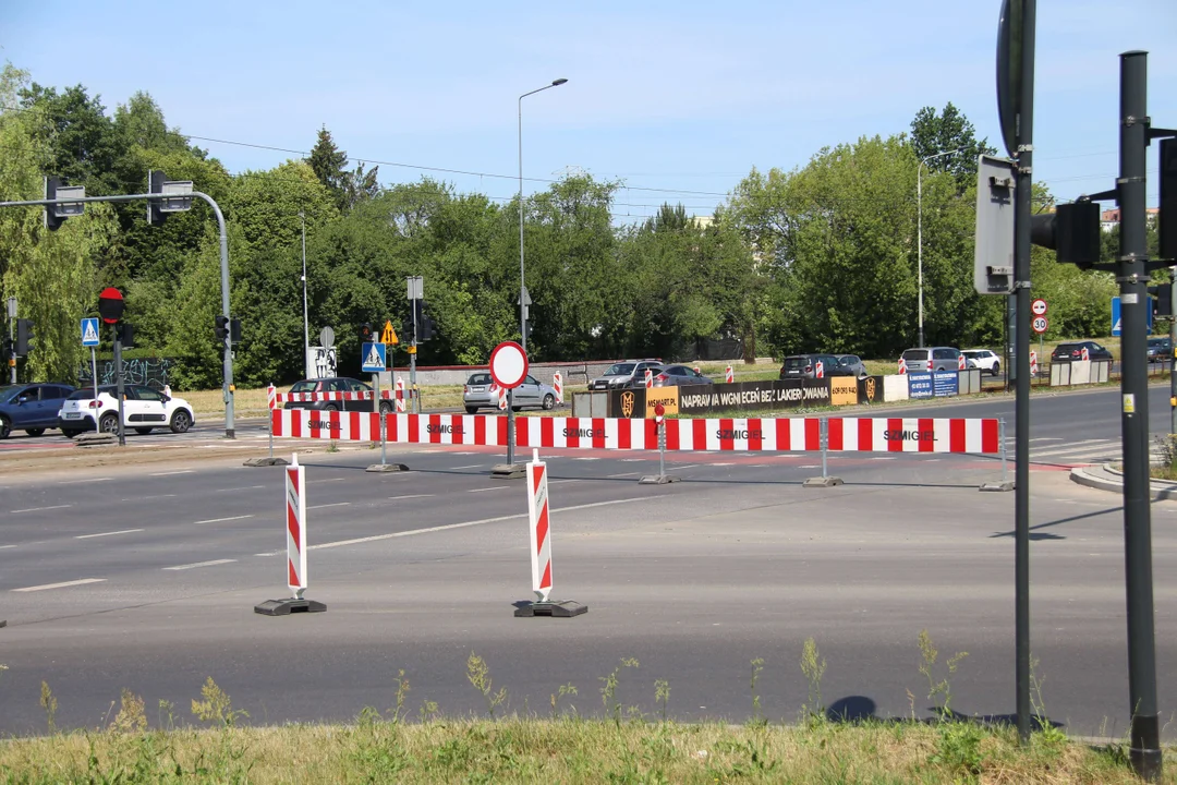 Utrudnienia dla kierowców na al. Włókniarzy w Łodzi