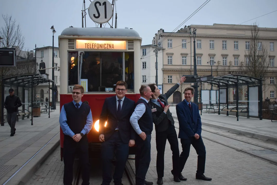 Zabytkowy tramwaj na placu Wolności