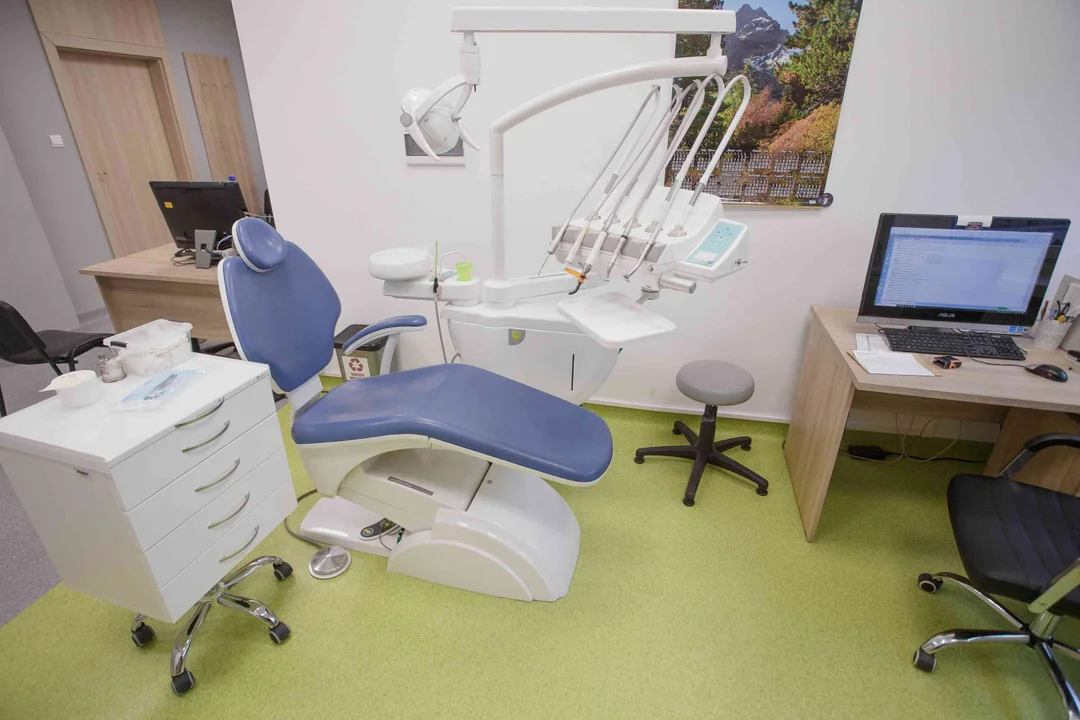 Gdzie do stomatologa na NFZ? Podajemy adresy gabinetów w Łodzi, gdzie za darmo można leczyć zęby [LISTA] - Zdjęcie główne