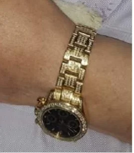 Skradziony złoty zegarek był wysadzany diamentami