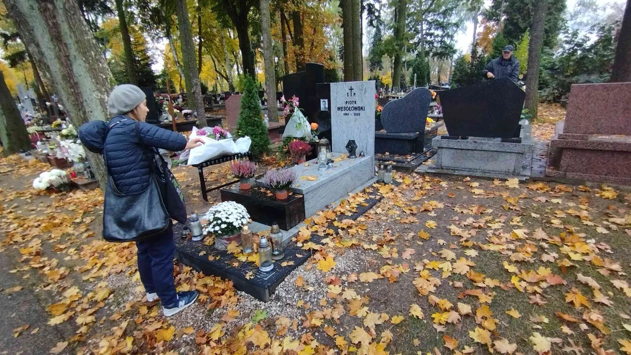 Cmentarz na Dołach to najbardziej ekumeniczna nekropolia w Łodzi. Obok siebie spoczywają m.in. katolicy, prawosławni i mariawici [ZDJĘCIA] - Zdjęcie główne
