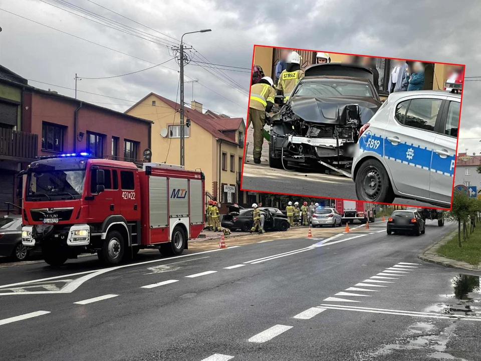 Groźnie w Krośniewicach. Samochód wypadł z jezdni i uderzył w słup [ZDJĘCIA] - Zdjęcie główne