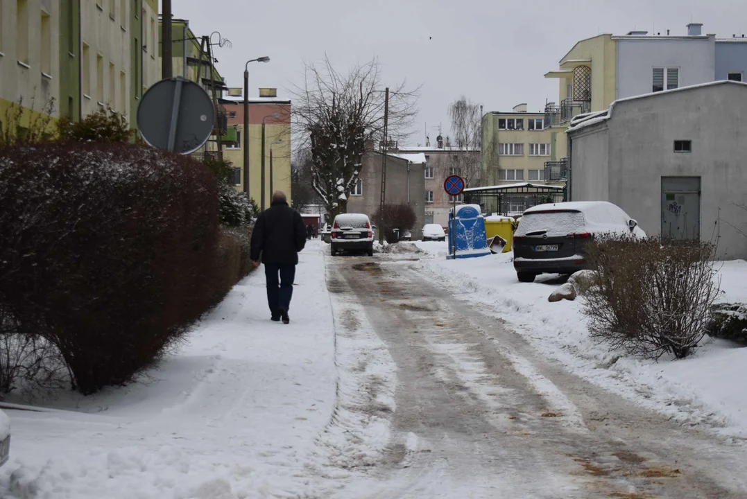 Powrót białej zimy w Zgierzu. Stan dróg i chodników w mieście [ZDJĘCIA] - Zdjęcie główne