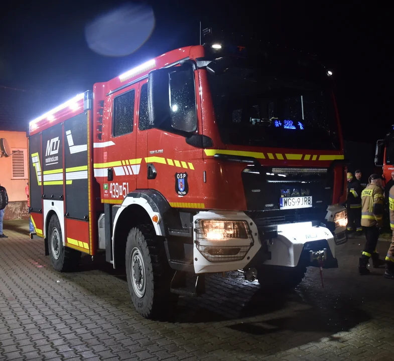 Druhowie OSP Pacyna powitali nowy wóz ratowniczo-gaśniczy
