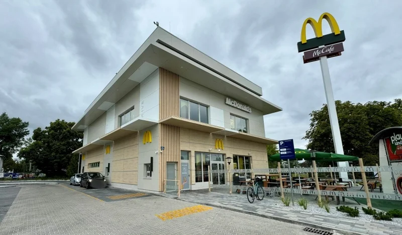 Jest nie do poznania! Zobacz, jak teraz wygląda McDonald's w Płocku [ZDJĘCIA] - Zdjęcie główne