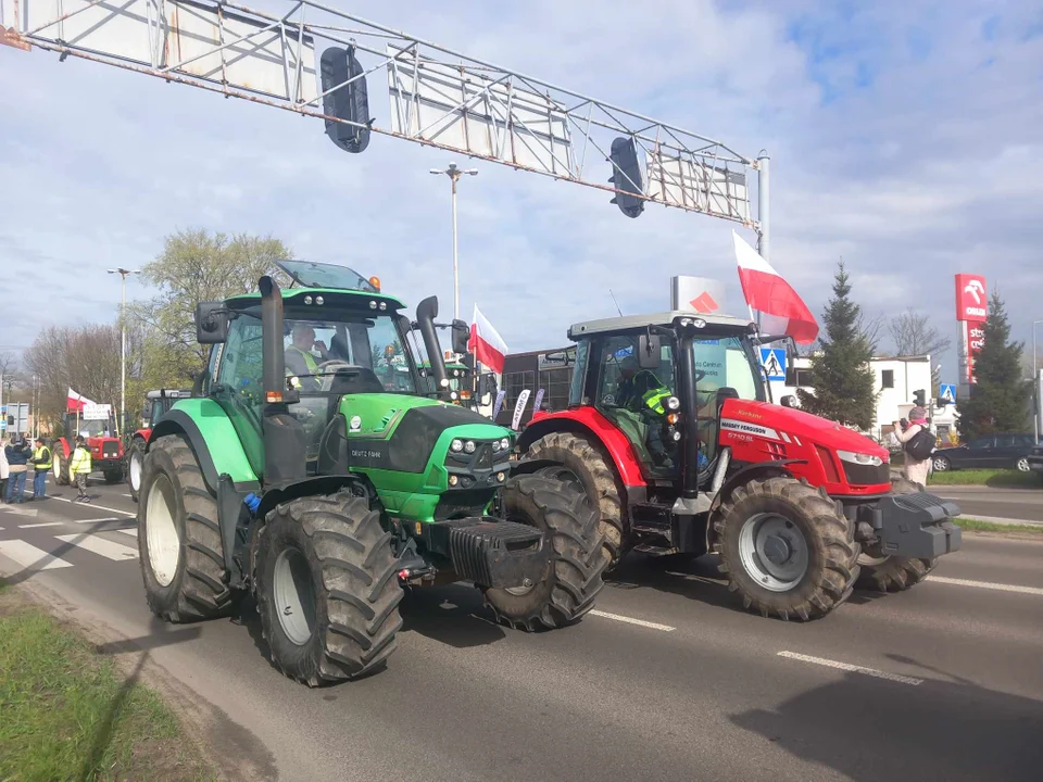 Łódź. Trwa protest rolników na ul. Aleksandrowskiej. Duże utrudnienia w ruchu - Zdjęcie główne