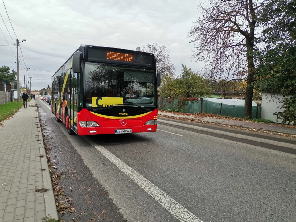 Dzień Wszystkich Świętych na cmentarzu komunalnym w Zgierzu