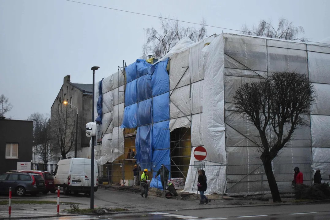 Zniknął mural policji w Zgierzu. Co dalej ze ścianą budynku? [ZDJĘCIA] - Zdjęcie główne