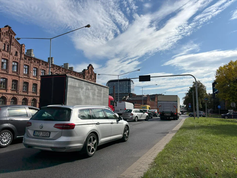 Kiedy przy skrzyżowaniu Kopcińskiego/Nawrot pojawi się bezpieczne przejście?