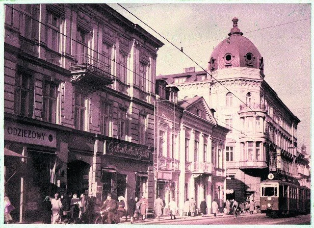 Ulica Piotrkowska w Łodzi tuż po wojnie i w latach 50-tych.