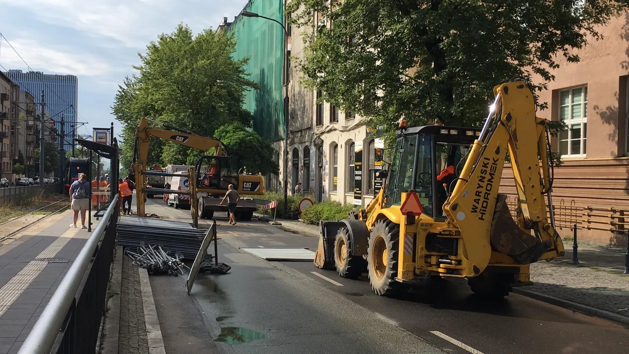 Ruszyła budowa nowego parkingu w centrum Łodzi. Aleja Kościuszki stanęła w korkach [ZDJĘCIA] - Zdjęcie główne