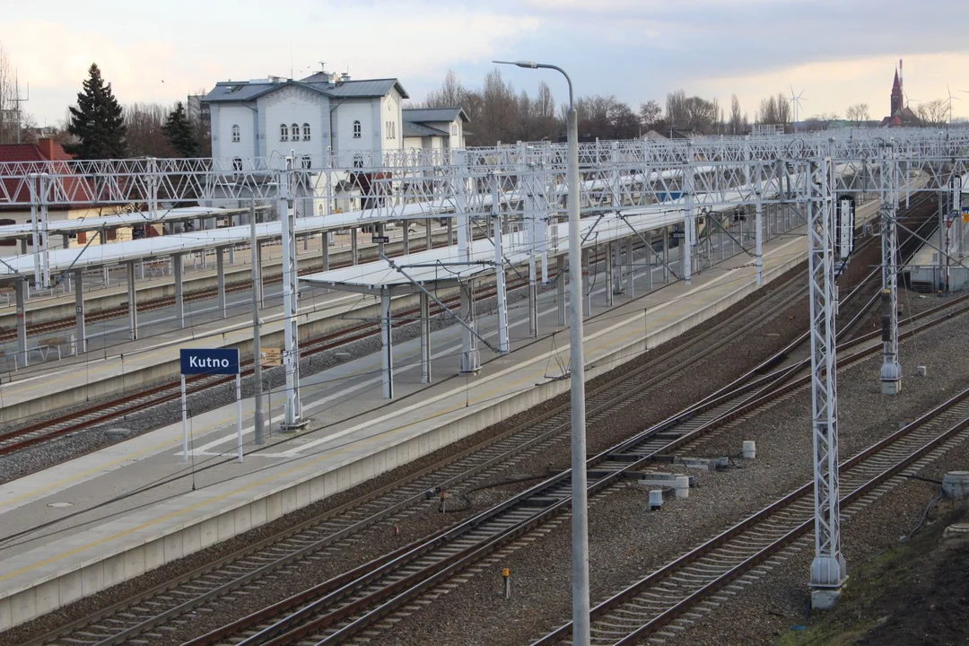 Remont kutnowskiej stacji: opóźnienie już nie wzrasta, coraz bliżej końca inwestycji [ZDJĘCIA] - Zdjęcie główne