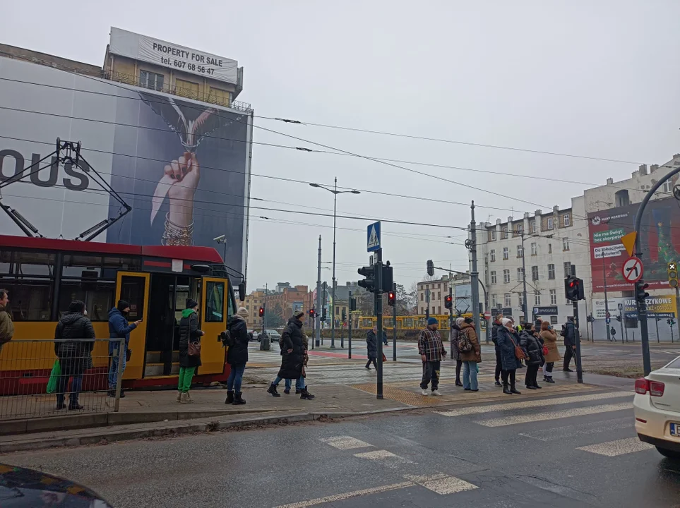 Tramwaje stanęły w centrum miasta. Zatrzymanie na pięciu liniach MPK Łódź [ZDJĘCIA] - Zdjęcie główne