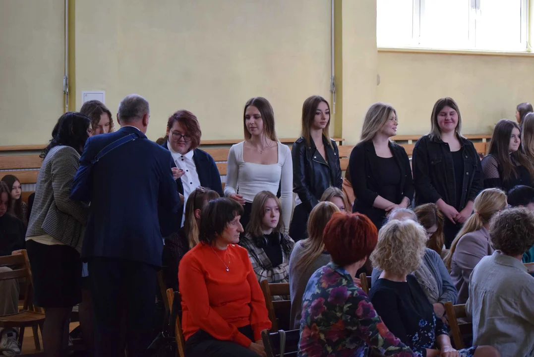 Zespół Szkół Rzemiosła w Łodzi pożegnał maturzystów. To były chwile pełne wzruszeń