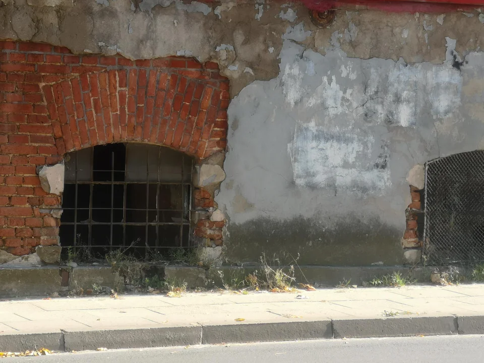 Które zgierskie budynki proszą się o remont lub...rozbiórkę?