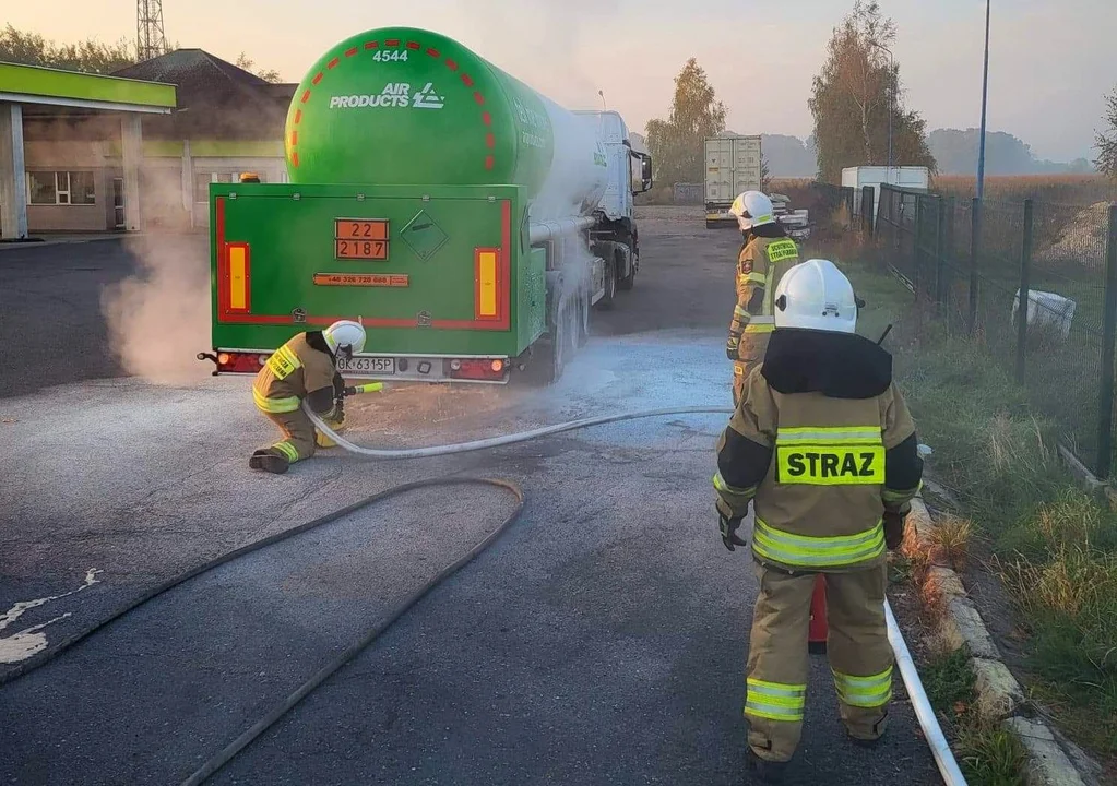 Pożar ciężarówki pod Kutnem, służby w akcji [FOTO] - Zdjęcie główne