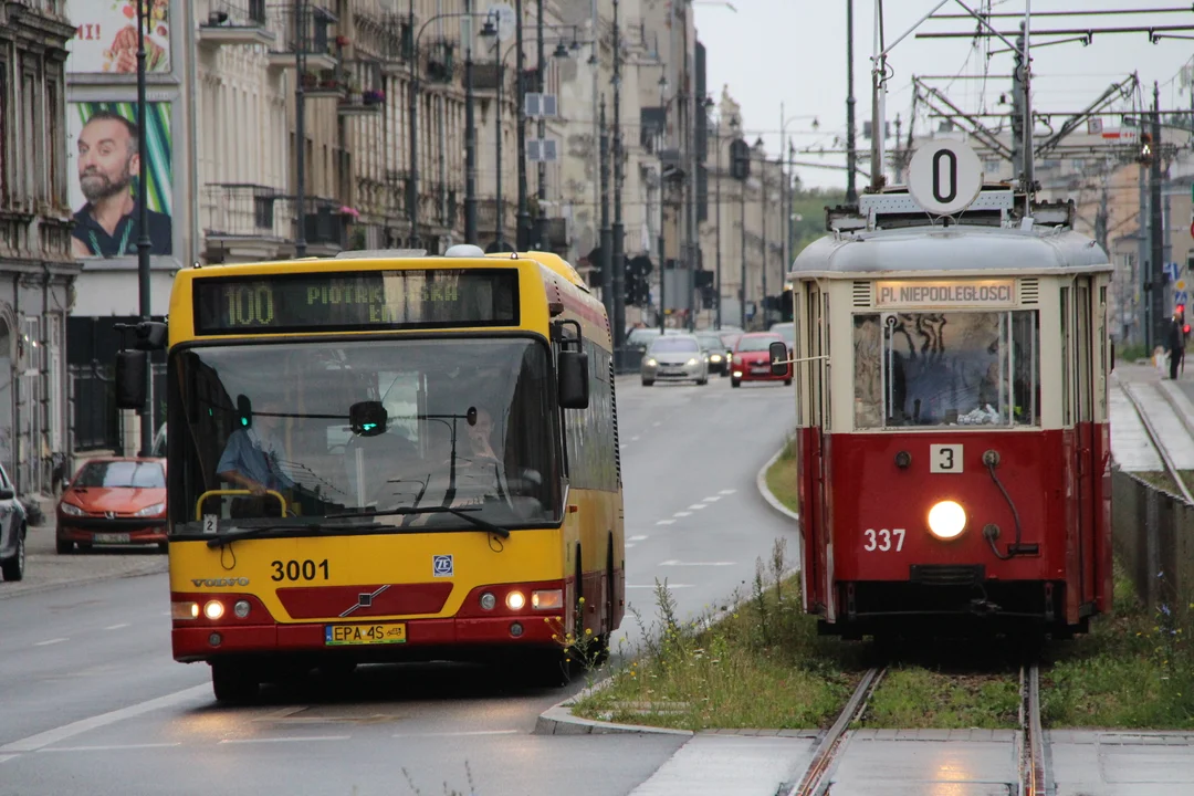 Łódzkie Linie Turystyczne to podróż do przeszłości. Zabytkowe autobusy i tramwaje kursują po całym mieście [ZDJĘCIA] - Zdjęcie główne