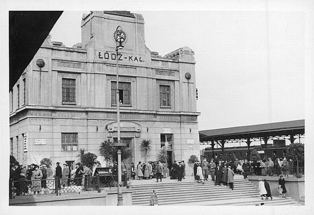 Monumentalne schody i palmy przy wejściu Tak kiedyś wyglądał dworzec Łódź Kaliska [galeria] - Zdjęcie główne
