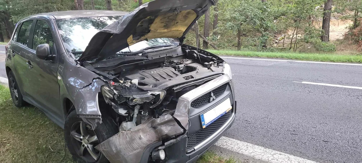 Kierowca mitsubishi z Łodzi za bardzo się rozpędził i… uderzył w ciężarówkę [FOTO] - Zdjęcie główne