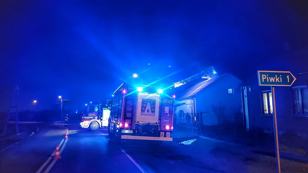 Strażacy interweniowali w miejscowości Boża Wola, gdzie doszło do pożaru sadzy w kominie