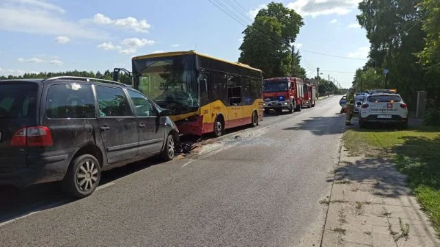 Zderzenie samochodu osobowego z autobusem MPK Łódź