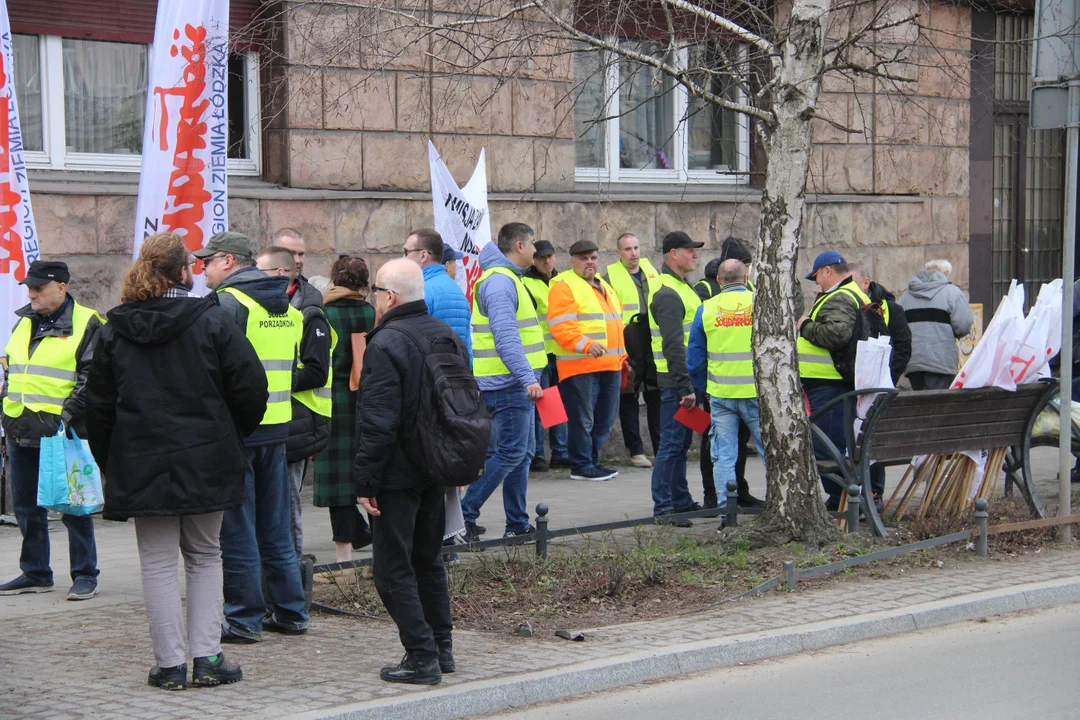 Protest "Solidarności" pod siedzibą Zarządu Lokali Miejskich