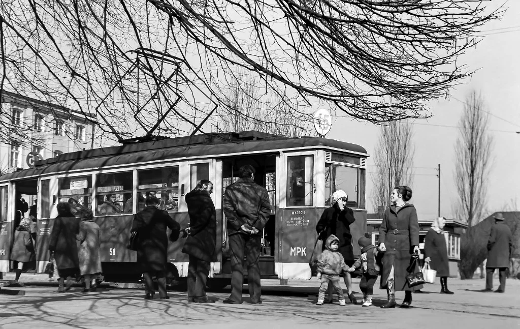 Stare i nowe tramwaje w Zgierzu. Jakie linie przejeżdżały przez nasze miasto przez ponad 120 lat? [galeria] - Zdjęcie główne