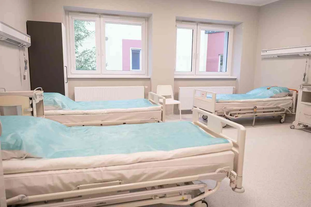 Więcej łóżek, nowoczesny sprzęt i wykwalifikowany personel dla pacjentów po Covid-19. Zmodernizowano szpital w Łagiewnikach [ZDJĘCIA] - Zdjęcie główne