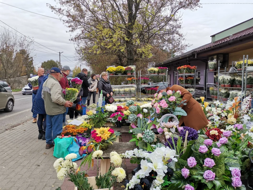 Dzień Wszystkich Świętych na cmentarzu komunalnym w Zgierzu