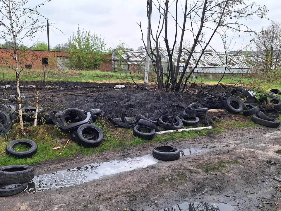 Policja bada przyczyny pożarów na składowisku w Gadce Starej. Podpalano opony zamiast je utylizować?