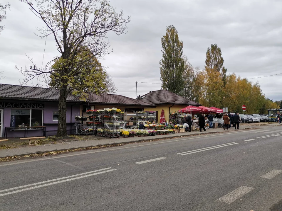 Dzień Wszystkich Świętych na cmentarzu komunalnym w Zgierzu