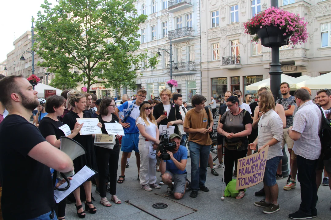 „Pogrzeb Łódzkiej Komunikacji Miejskiej” na Piotrkowskiej