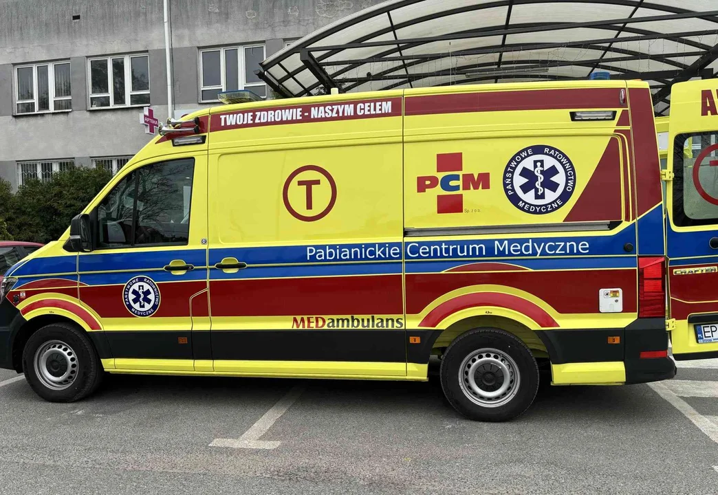 Nowy ambulans Pabianickiego Centrum Medycznego. Jest nowoczesny i świetnie wyposażony [ZDJĘCIA] - Zdjęcie główne