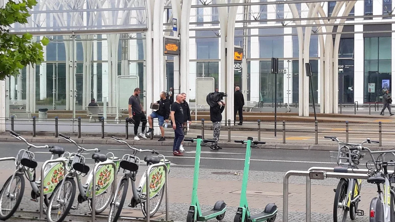 Tramwaje jadą zmienionym trasami, bo... w centrum kręcą film. Znów utrudnienia dla pasażerów MPK Łódź [zdjęcia] - Zdjęcie główne