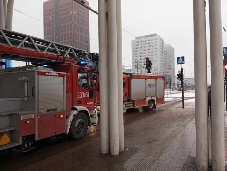 Akcja służb ratunkowych na Piotrkowskiej Centrum w Łodzi