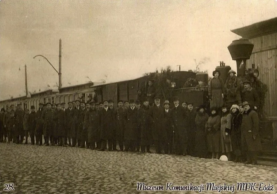 Zdjęcie wykonane 9 kwietnia 1922 r. podczas otwarcia linii tramwajowej Zgierz – Ozorków