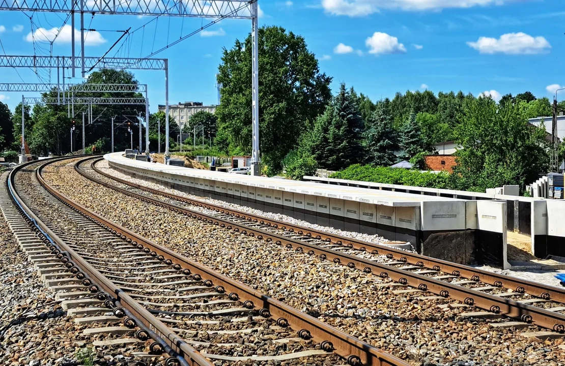 Nowy przystanek kolejowy w Pabianicach nabiera już kształtów! Kiedy z niego skorzystamy? [ZDJĘCIA] - Zdjęcie główne