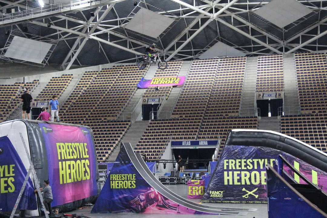 Przygotowania do Freestyle Heros w łódzkiej Atlas Arenie