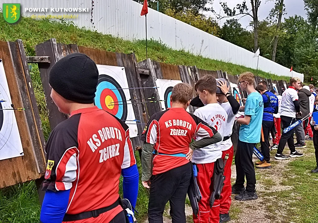 Międzywojewódzkie Mistrzostwa Młodzików w łucznictwie. Brali w nich udział zawodnicy z Kutna