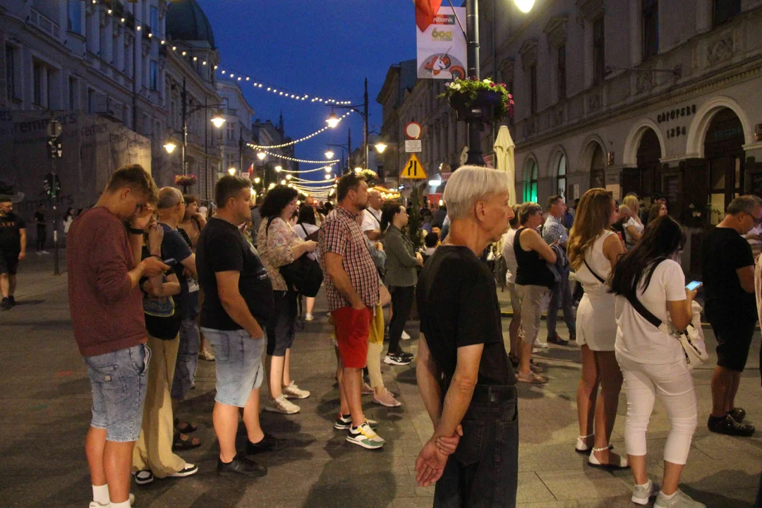 Wieczorowa Piotrkowska robi wrażenie!  Tak odpoczywamy na jednej z najsłynniejszych ulic w Polsce