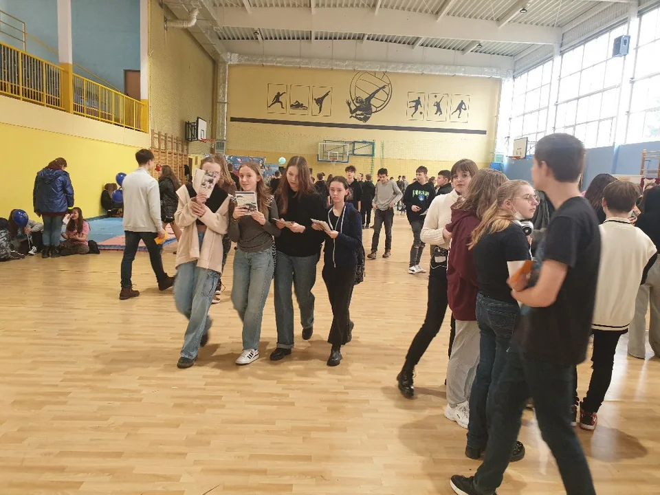 Targi Edukacyjne w Ozorkowie. Jakie szkoły odwiedziły dziś halę sportową?