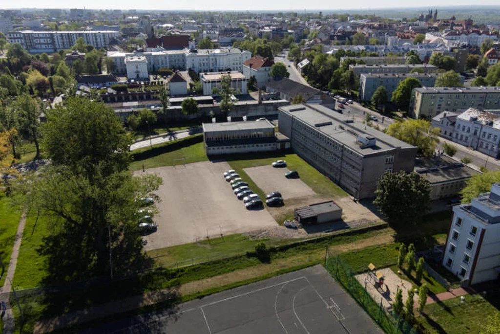 Przy kolejnej szkole w Płocku powstaną nowe boiska [ZDJĘCIA] - Zdjęcie główne