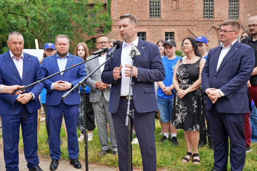 Minister Czarnek w Oporowie. Zapowiedział start nowego przedsięwzięcia [ZDJĘCIA, WIDEO] - Zdjęcie główne